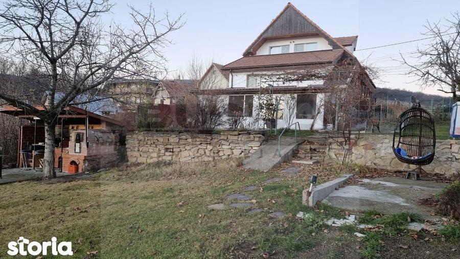 Casă cu 5 camere cu Canalizare în Dâmbul Rotund