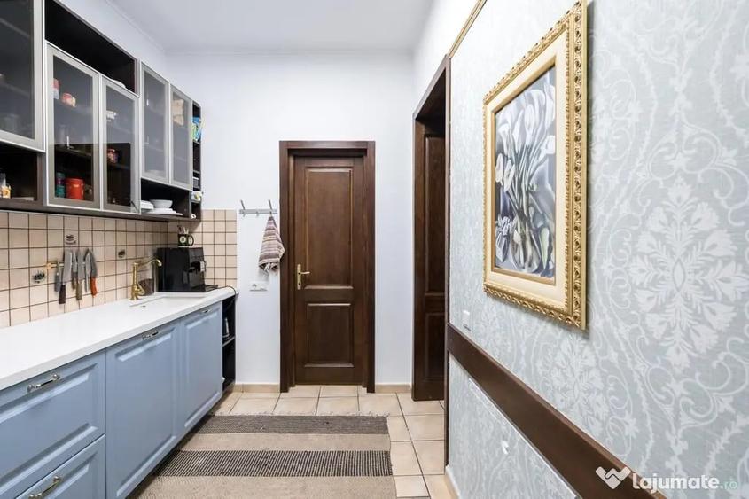 Apartament cu 5 camere decomandat, mobilat în Armeneasca