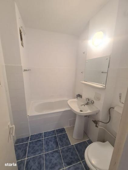 Apartament 3 camere, et.2, Gara-Bacau - 5