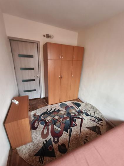 Apartament cu 3 camere semidecomandat în Tomis Nord