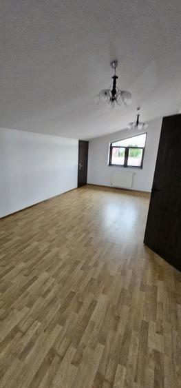 Casă cu 4 camere cu Teren 300 Mp în Berceni
