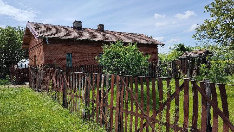 Casă cu Teren 5000 Mp în Central