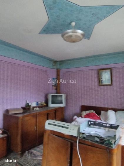 Casă cu 3 camere în Valea Roșie
