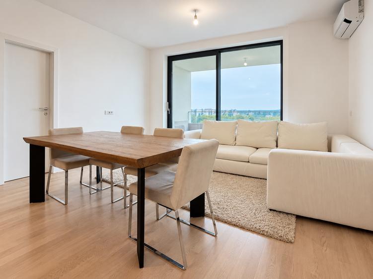 Apartament cu 3 camere semidecomandat în Băneasa