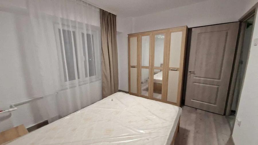 Apartament cu 3 camere decomandat, mobilat în Păcii