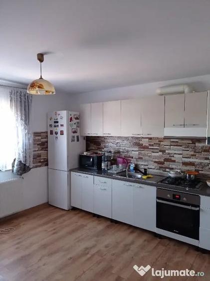 Casă cu 4 camere în Criș