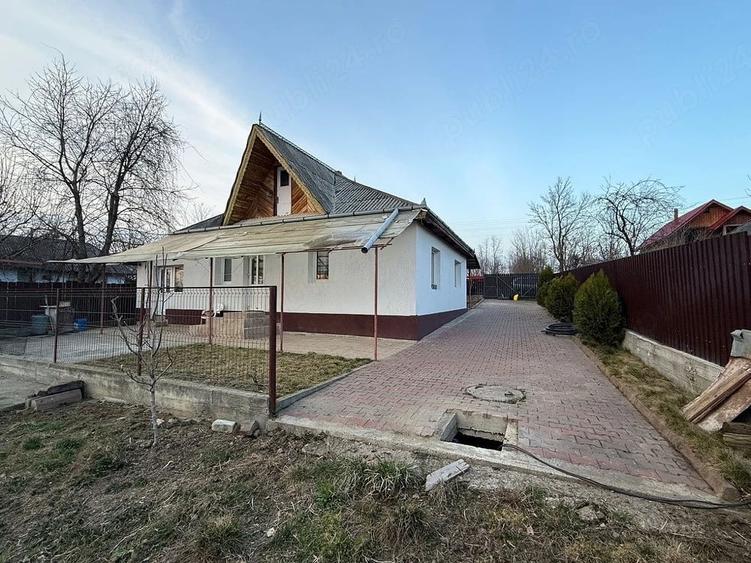 Casă cu Teren 1215 Mp în Hârtoape
