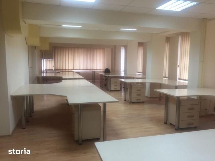 Spațiu comercial, de 200 mp, în Port