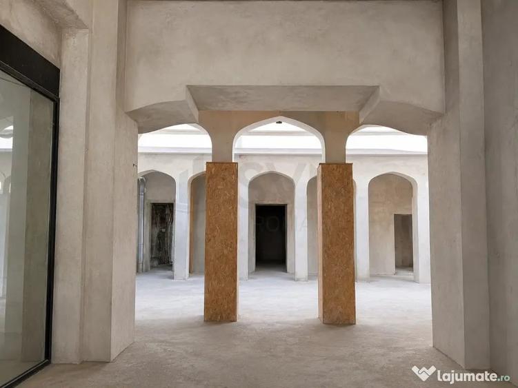 Apartament cu 3 camere semidecomandat în Universitate
