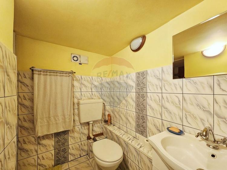 Casă individuală cu 5 camere cu Teren 141 Mp în Central