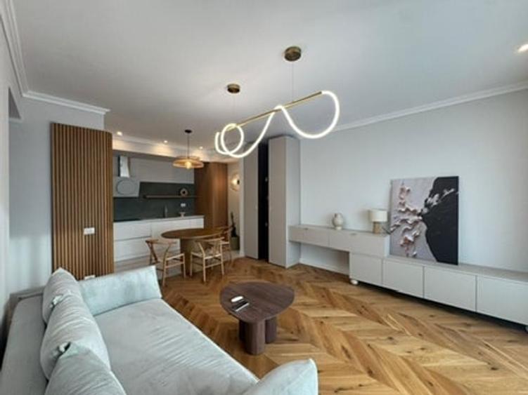 Apartament cu 2 camere decomandat, mobilat în Centrul Istoric