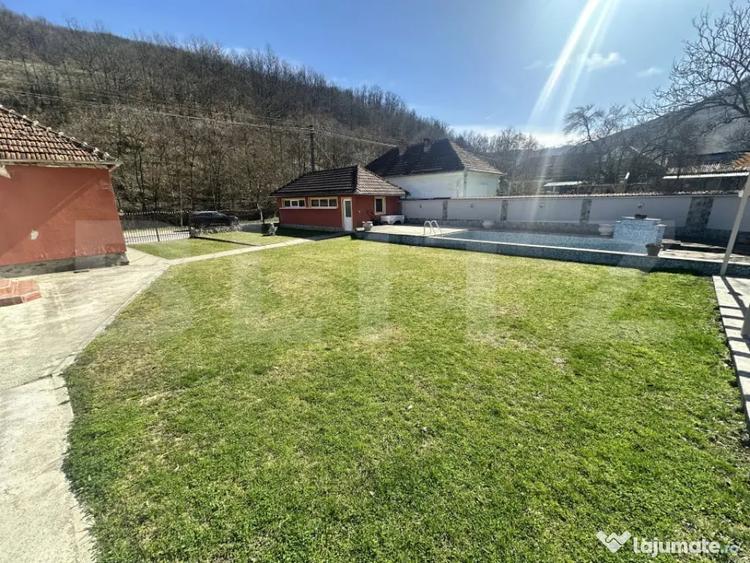 Casă cu 3 camere cu Teren 3298 Mp în Central