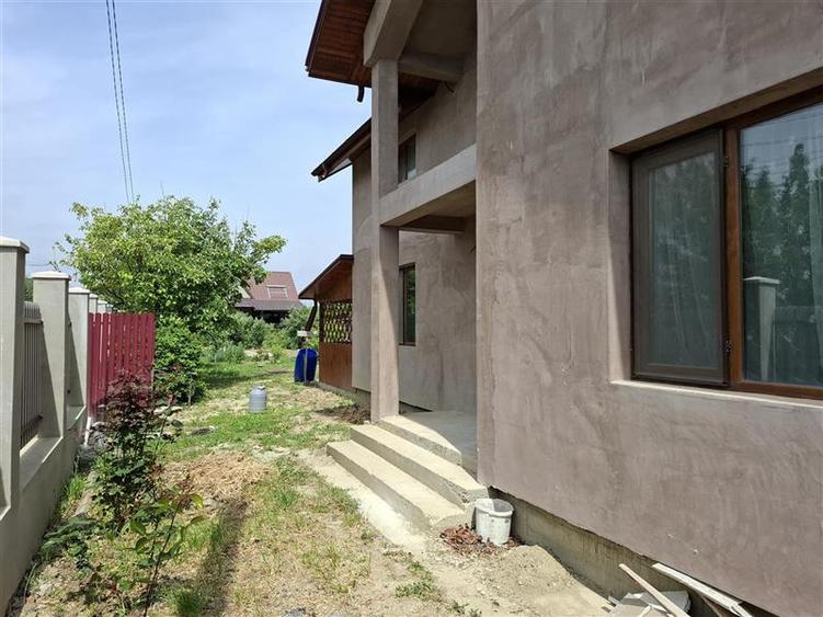 Casă individuală cu 4 camere cu Teren 400 Mp în Câmpineanca