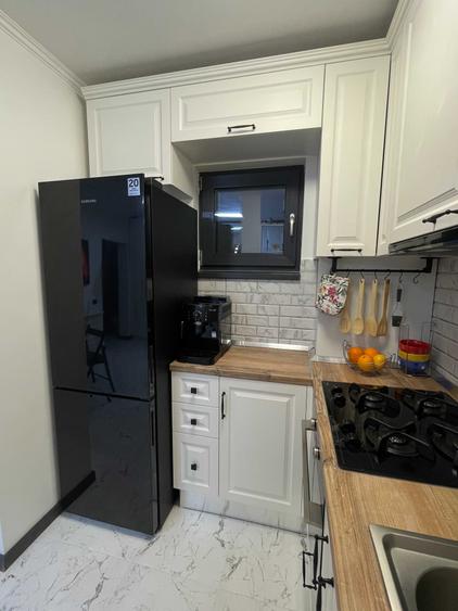 Apartament cu 2 camere decomandat în Apărătorii Patriei