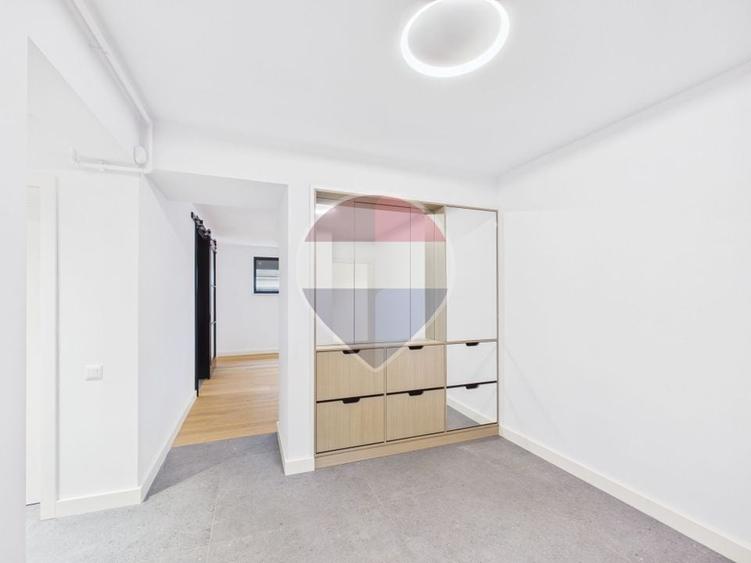Apartament cu 4 camere decomandat, mobilat în Casin