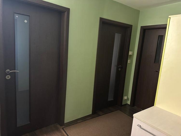 Apartament cu 3 camere decomandat, mobilat în Lunei