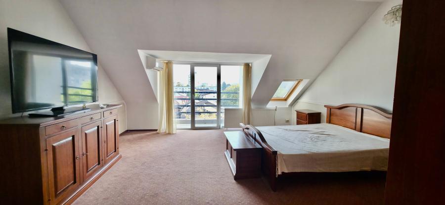 Penthouse cu 4 camere decomandat în Andrei Mureșanu