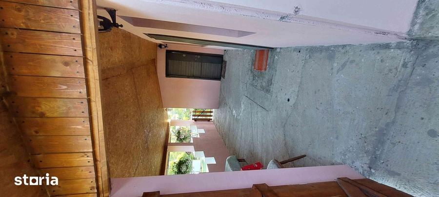 Casă cu 2 camere cu Teren 2200 Mp în Central
