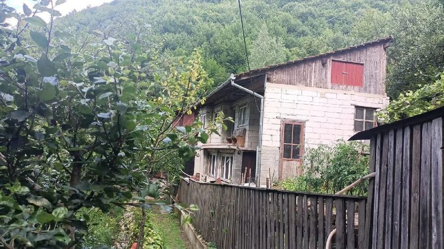 Casă cu Teren 1000 Mp în Costești