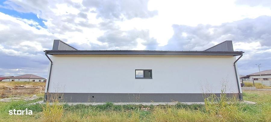 Casă cu 3 camere cu Canalizare în Săbăreni