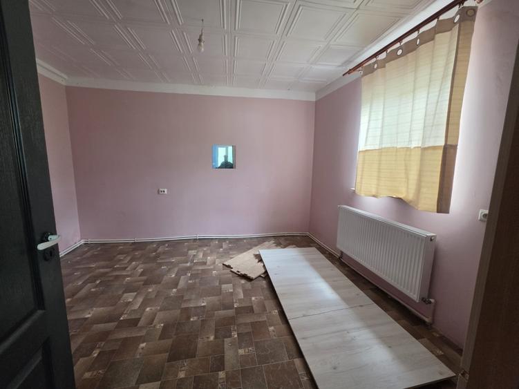 Teren de 600 mp, în Petricani
