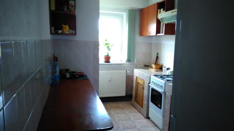 Apartament cu 3 camere decomandat în Lipovei