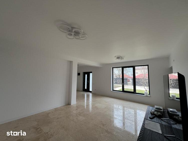 Casă cu 4 camere cu Teren 350 Mp în Central
