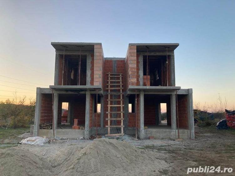 Casă cu 3 camere cu Teren 700 Mp în Dumbrăvița