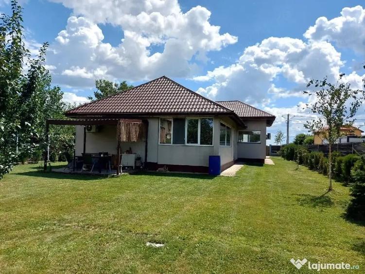 Casă cu 3 camere în Ciorogârla