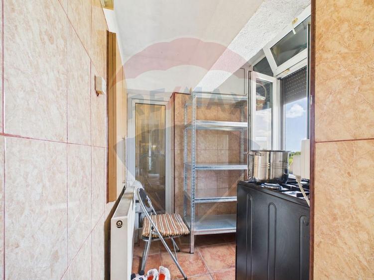 Apartament cu 3 camere decomandat, mobilat în 1 Decembrie