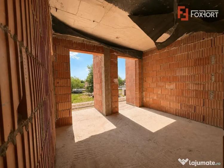 Casă cu 10 camere cu Teren 400 Mp în Aradul Nou