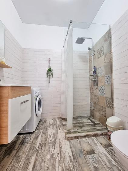 Penthouse cu 2 camere decomandat, mobilat în Mamaia-Sat