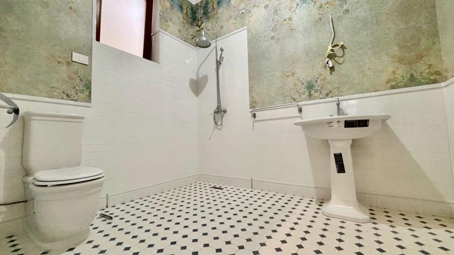 Apartament cu 4 camere în Romană