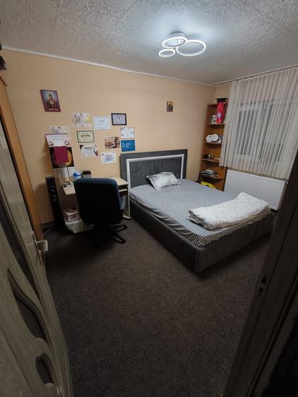 Apartament cu 3 camere decomandat în Dâmbovița