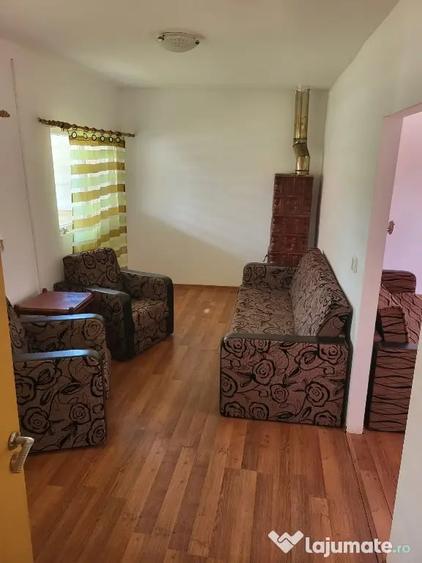 Casă cu 4 camere în Banloc