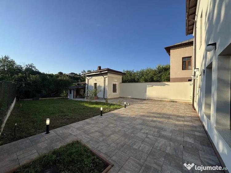 Casă cu 6 camere cu Teren 1000 Mp în Central