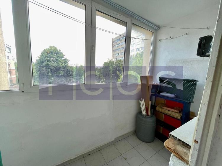Apartament cu 3 camere semidecomandat, mobilat în P-ța Muncii