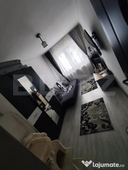 Apartament cu 3 camere semidecomandat în Central