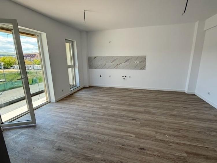Apartament cu 3 camere decomandat în Florești