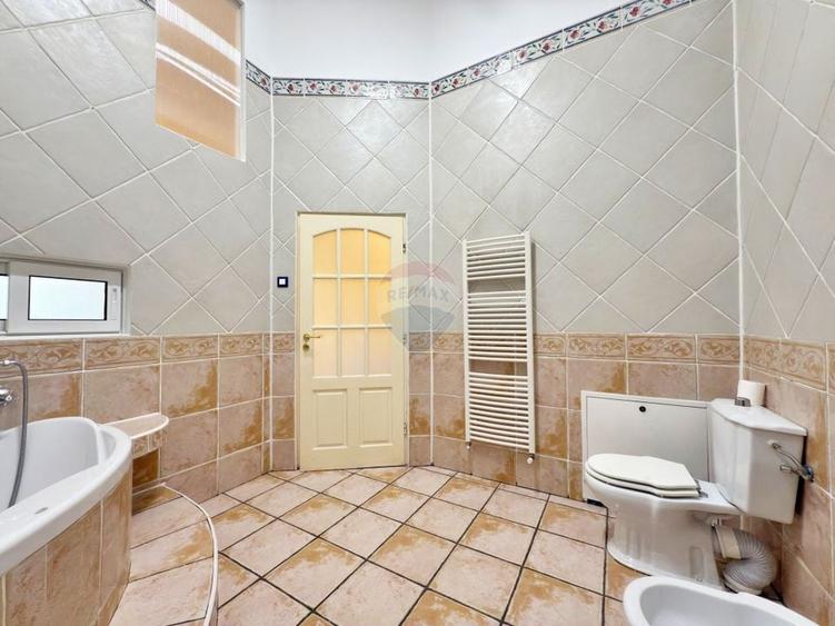 Birou, de 100 mp, în Central