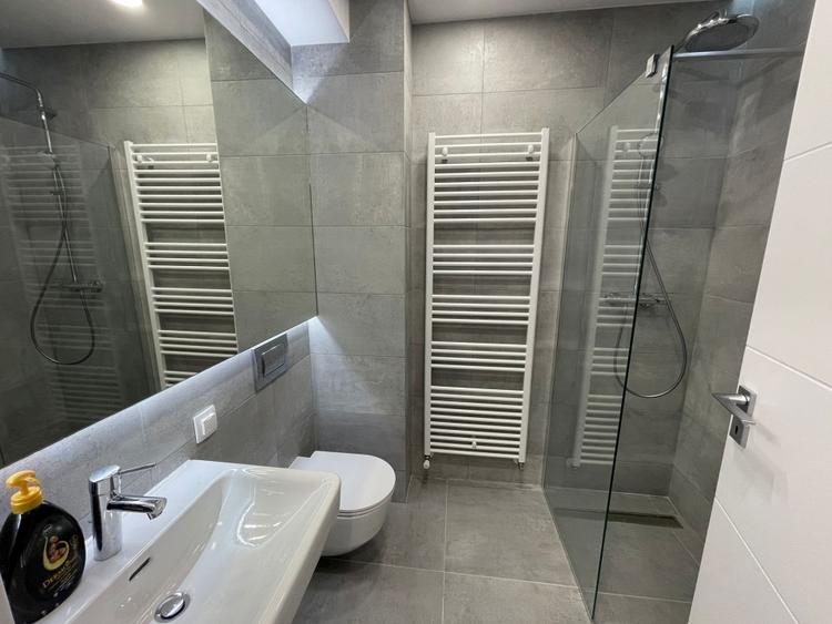 Apartament cu 2 camere semidecomandat, mobilat în P-ta Presei Libere