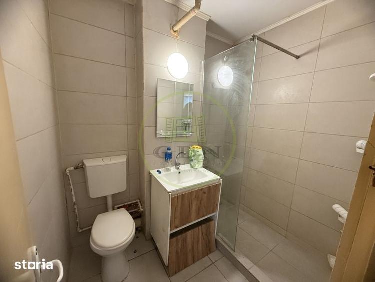 Apartament cu 4 camere semidecomandat în Calea București