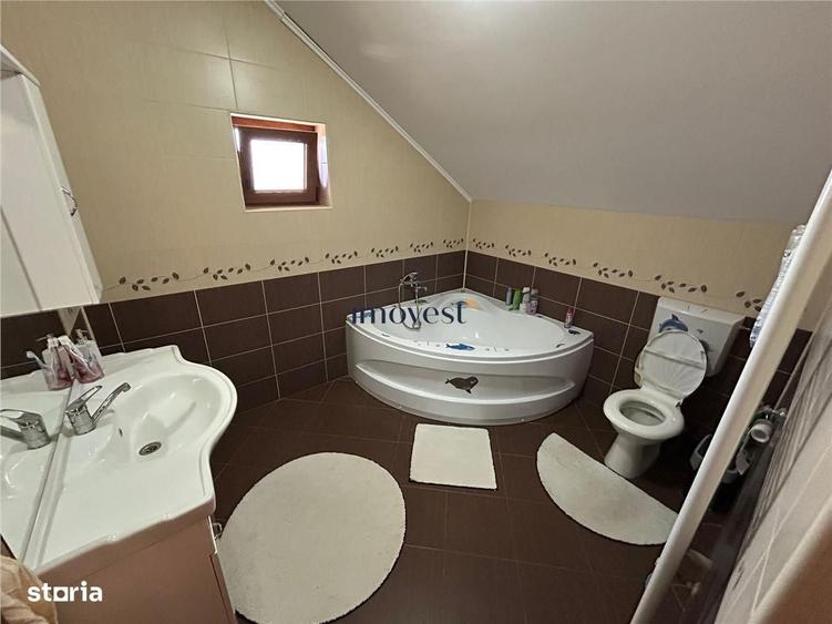 Casă cu 4 camere în Central