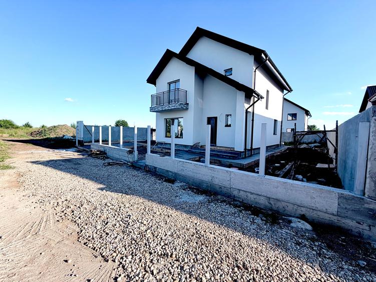 Casă individuală cu 4 camere cu Teren 530 Mp în Exterior Sud