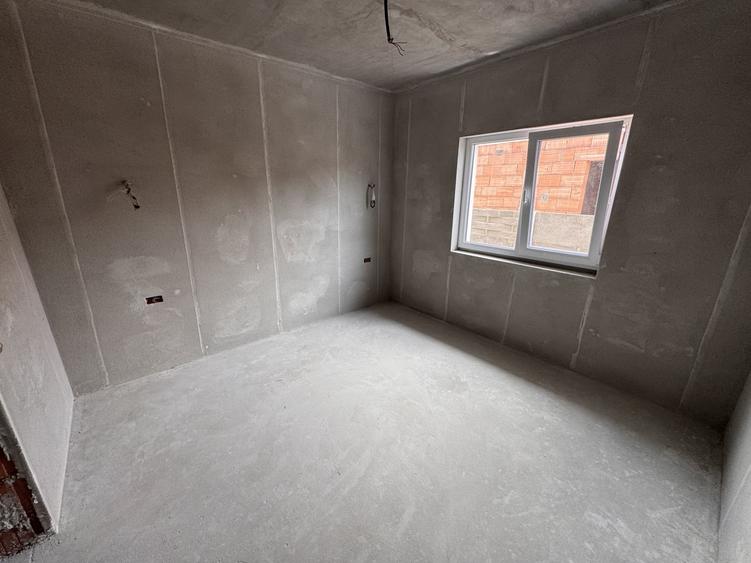 Duplex cu 4 camere cu Canalizare în Moșnița Nouă