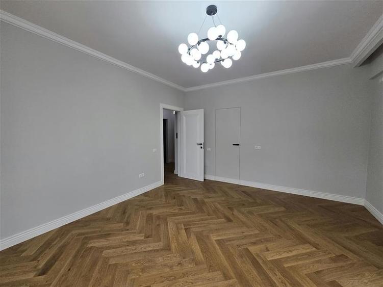 Apartament cu 3 camere decomandat în Bucureștii Noi