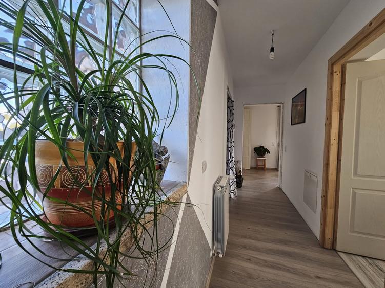 Casă cu 5 camere cu Teren 463 Mp în Hărău