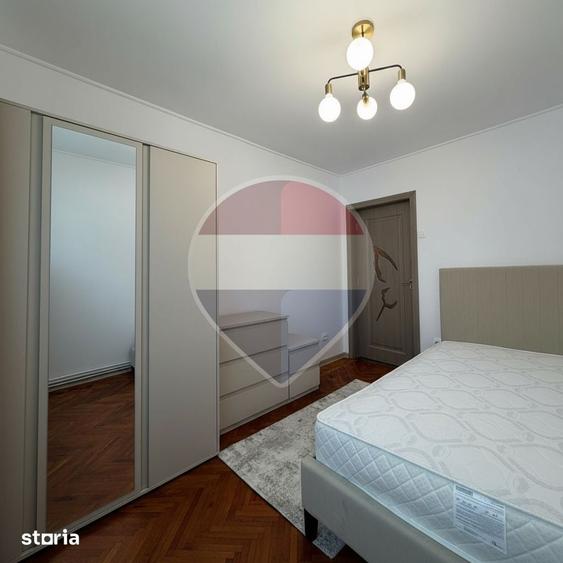 Apartament cu 3 camere decomandat în Independenței