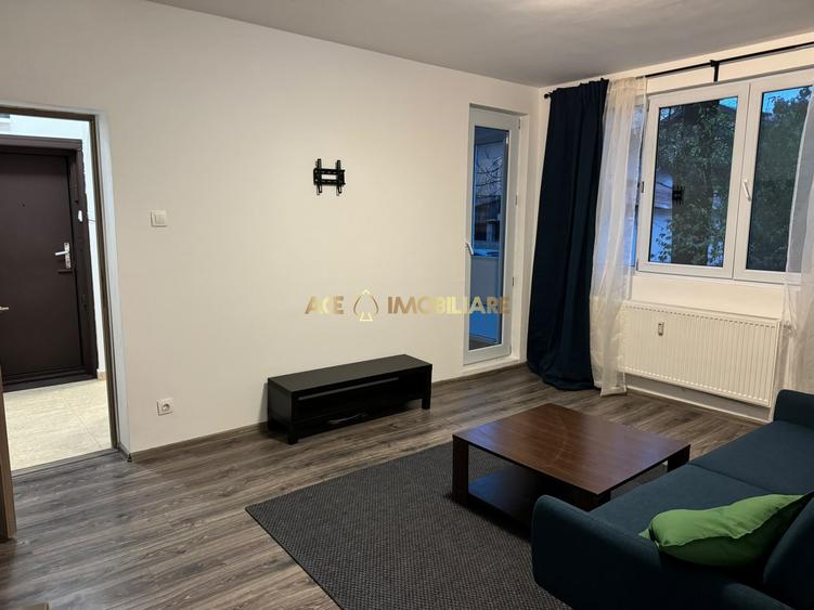 Apartament cu 3 camere semidecomandat, mobilat în Titan