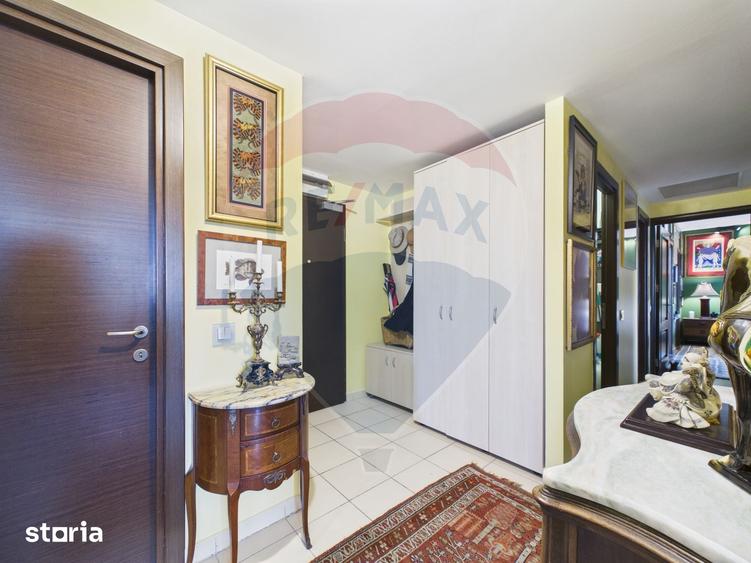 Apartament cu 4 camere decomandat în Văcăresti